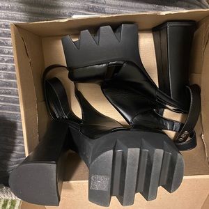 High heels boots platform